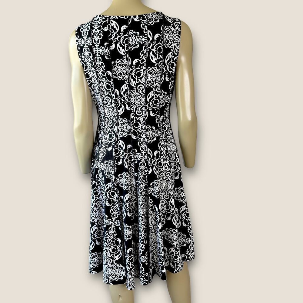 HAANI Floral Sleeveless Fit Flare Dress Jersey Stretchy Petite L Black & White - Picture 2 of 13